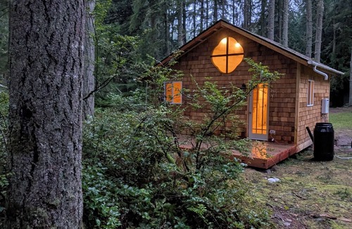 Langley Cabin | Pine Guest Cabin in the Woods