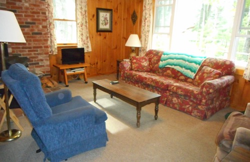 Damariscotta Cottage | Pine Knoll Cottage - Scenic cottage on Pemaquid Lake