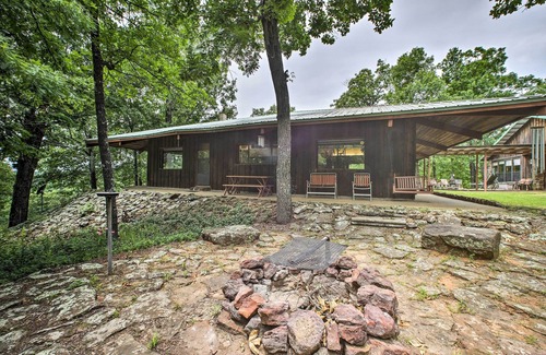 Compton House | 'Pine Lodge Cabin' on 450 Acres in Ozark Mountains
