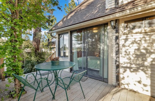 Big Bear Lake Ski Chalet | Pine Nest Relaxing Walk to Marina Cozy Chalet