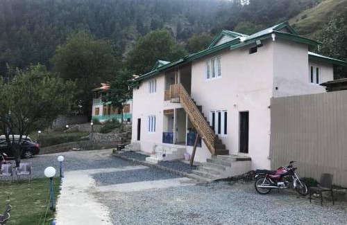 Athmuqam Hotel | Pine Park Lodges