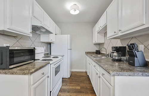 College Station Apartment | Pine Ridge sQuad - C - 2Br/1Ba, Pet Friendly & minutes from A&M!