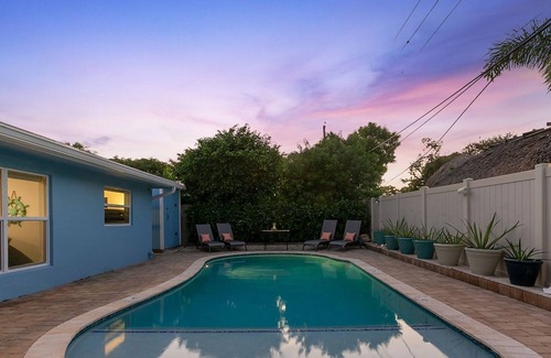 Santa Barbara Estates House | Pineapple NEW LISTING! BEACH HOUSE HEATED POOL & HOT TUB, WALK TO BEACH!!