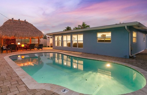 Santa Barbara Estates House | Pineapple NEW LISTING! BEACH HOUSE HEATED POOL & HOT TUB, WALK TO BEACH!!