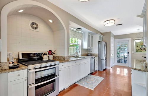 Palm Beach - West Palm Beach House | Pineapple Palace, 4 bedroom in historic Northwood