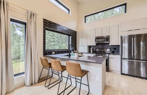 Evergreen Meadows House | Pinebox@Evergreen Modern 20Acres/Serene/Creek!