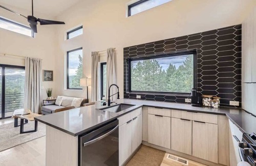 Evergreen Meadows House | Pinebox@Evergreen Modern 20Acres/Serene/Creek!