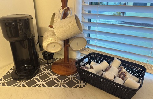 Southgate Condo | Pinecraft 1Br/1B - Watch the Park, Walk to Restaurants, 15 Min drive to beaches