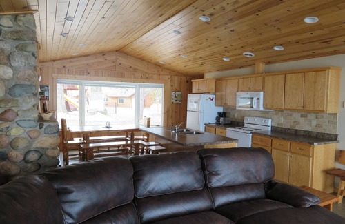 Park Rapids House | Pines - 4 BR right on Big Sand Lake