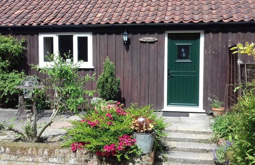 Thorpe Market Cottage | Pinewood Cottage - Set Around An Old Farmyard In A Village Location