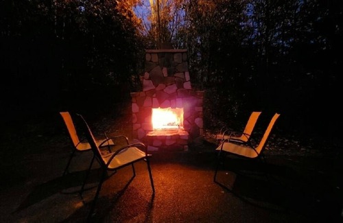 Gatlinburg - Pigeon Forge Cabin | Ping Pong/Shuffleboard/Sunsets/Theater/Fireplaces/Hot Tub/Pool/Fish Access