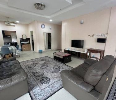 Kuala Lumpur Villa | Pinggir TTDI Damansara Homestay for big group up to 35 pax