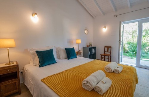 Cercal Cottage | Pinheiro Pool View Room
