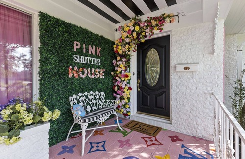 Conroe House | Pink Shutter House: A Girly Getaway with Themed Rooms, Neon Signs & IG-Worthy Decor! Unique Stay!