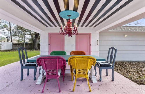 Conroe House | Pink Shutter House: A Girly Getaway with Themed Rooms, Neon Signs & IG-Worthy Decor! Unique Stay!