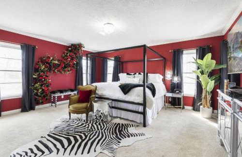 Conroe House | Pink Shutter House