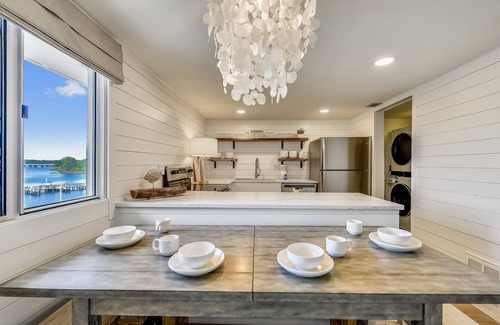 Sunnyside Condo | Pinnacle Port by Book That Condo