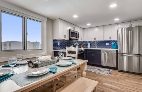 Sunnyside Condo | Pinnacle Port by Book That Condo