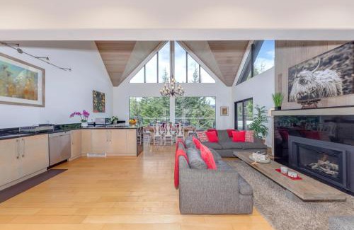 Upper Village House | Pinnacle Ridge 05 - Ski In Ski Out, Private Hot Tub, Gas Fireplace