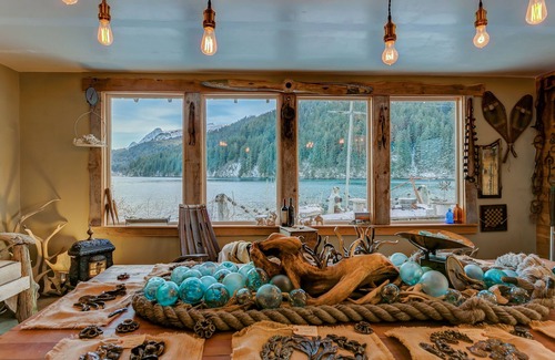 Seldovia Village Cabin | Pioneer Cabin, Stunning Views, Glacier, Park, Kayaks, Fishing, Bear Viewing.