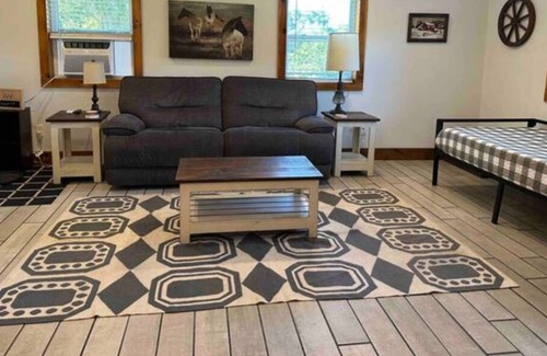 Montague Other | Pioneer Valley Farmhouse Near 5-Colleges