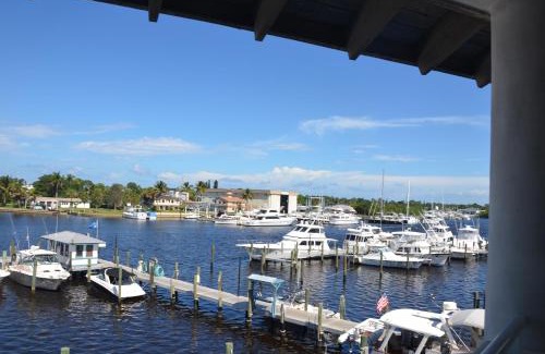 Stuart Resort | Pirate's Cove Resort and Marina - Stuart