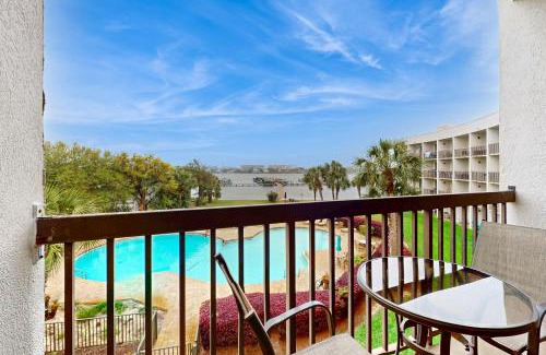 Fort Walton Beach Hotel | Pirates Bay B315 - Bayfront Beauty