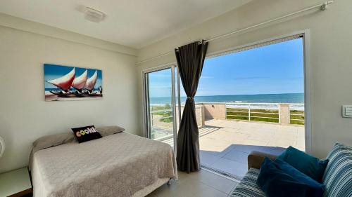 Guaratuba House | Piscina e Wi-Fi -Frente para o Mar triplex