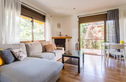 Castelldefels Apartment | Piscina, parking y relax!