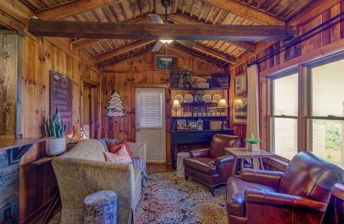 West Jefferson House | Pisgah Heights - Stunning high elevation views of the New River!