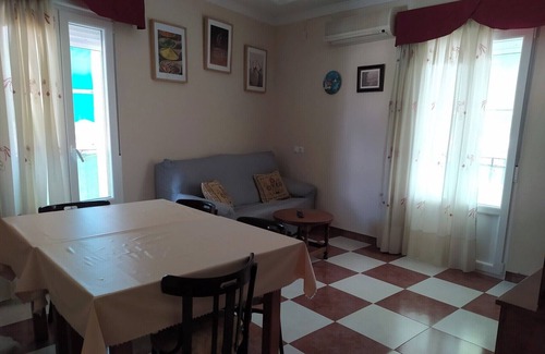 El Pedroso House | Piso Bien Situado, Aparcamiento en la Misma Puerta