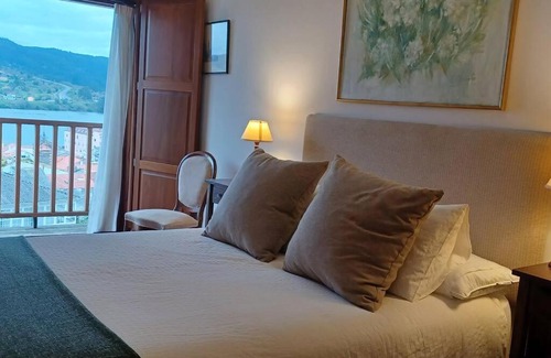 Pontedeume Apartment | Piso con preciosas vistas, patio privado y amplio garaje