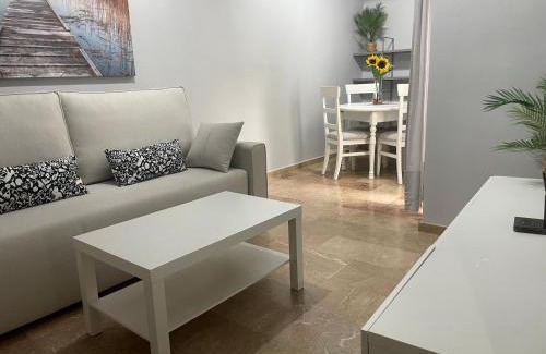 Huelva Apartment | PISO EN EL CENTRO DE HUELVA SILENCIOSO Y CON GRAN PATIO, Calle La Paz