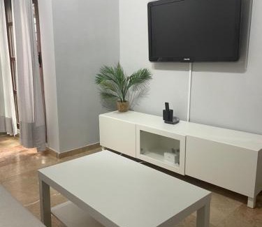 Huelva Apartment | PISO EN EL CENTRO DE HUELVA SILENCIOSO Y CON GRAN PATIO, Calle La Paz