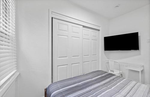 Shadyside House | Pittsburgh Shadyside 3D Cozy and Stylish Private Bedroom with Shared Bathroom