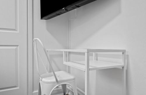 Shadyside House | Pittsburgh Shadyside 3D Cozy and Stylish Private Bedroom with Shared Bathroom