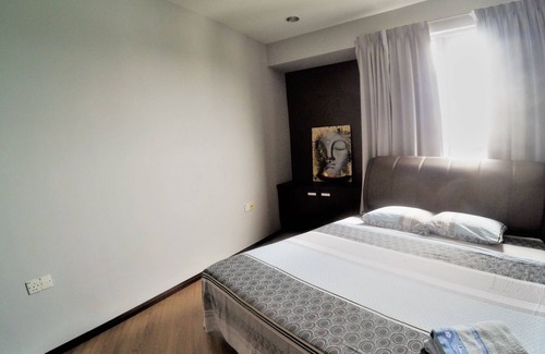 Petaling Jaya Apartment | PJ8 Service Suite Near Train Station Pool View