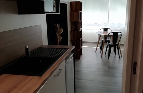 Joue-sur-Erdre Apartment | PLACE 28-Studio-Classic-Ensuite with Bath-Street View
