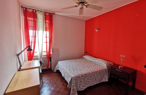 Binda Apartment | Place in double bed (to be shared, boys only)
