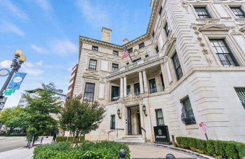 Dupont Circle Apartment | Placemakr Dupont Circle