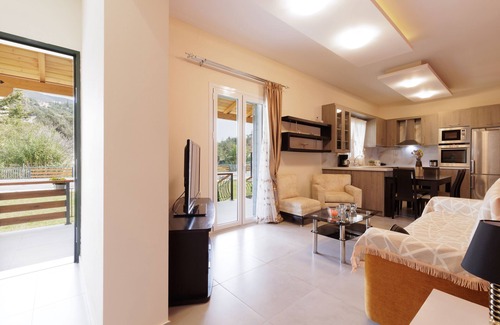 Ipsos House | Planet Villas at Ipsos by Konnect, Shared BBQ & Garden