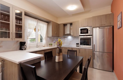 Ipsos House | Planet Villas at Ipsos by Konnect, Shared BBQ & Garden