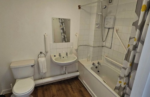 Mynydd Isa Apartment | Plas Bellin Apartments 8 Guests 3 Bedrooms Free Wi-Fi Full Kitchen