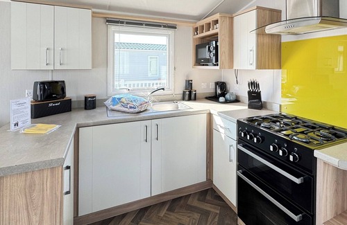 Layer Marney House | Platinum Caravan (Pet)