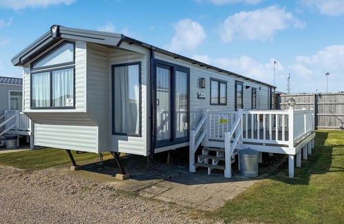 Layer Marney House | Platinum Caravan (Pet)