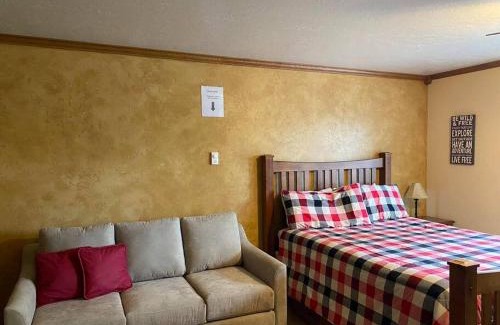 Brian Head House | Platinum Studio Pool-Spa Ski-in out Gym, Sauna, Laundry, BBQ