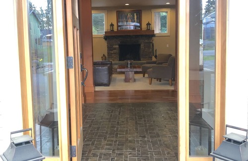 Geneva House | Play hard but rest EASY! Centrally Located Luxury!