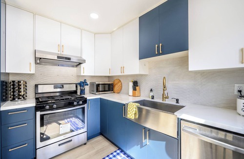 San Leandro House | Playful Modern 3BR Colors Vibes & Near Bart