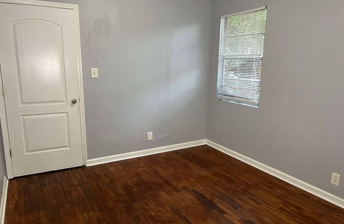 Macon House | Pleasant 2-bedroom house with AC in Macon. Only 2 blocks from piedmont hospital.