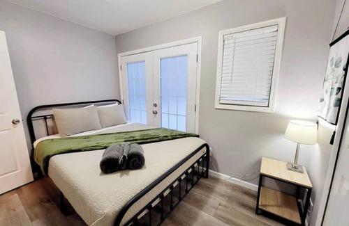 Taylor House | Pleasant 3 BR Home Near ✈︎DTW airport ✈︎*Sleeps 6*